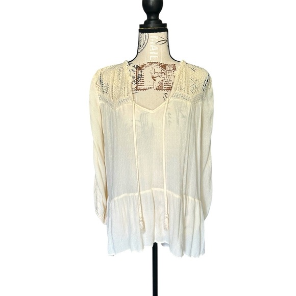 American Eagle Outfitters Tops - American Eagle cream colored crocheted boho fashion top sizes at XXS